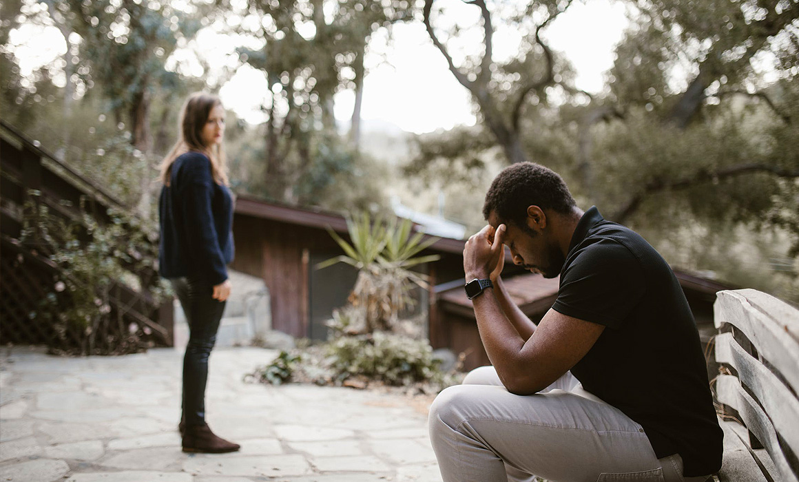 Femme quittant son partenaire