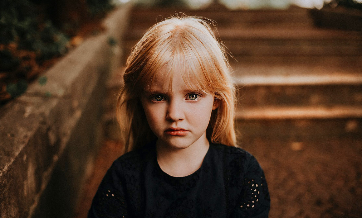 Portrait d'une fillette triste