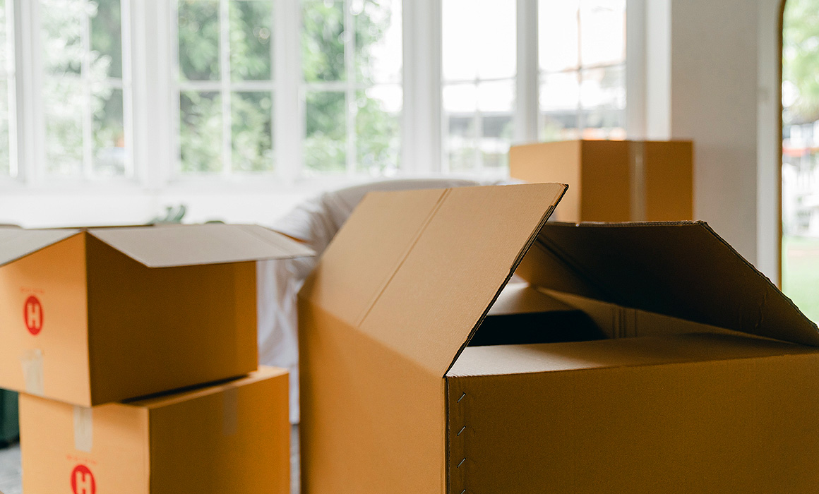 Cartons dans un appartement